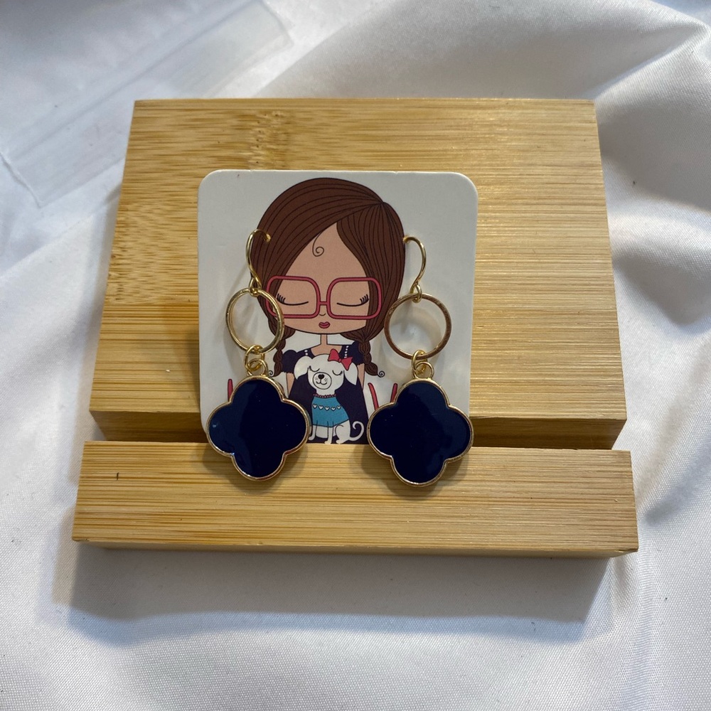 EARRINGS AND SIMPLE - Picture 2 of 7
